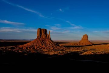 monumentos de piedra y valle seco, en el parque nacional del valle de la muerte, estados unidos